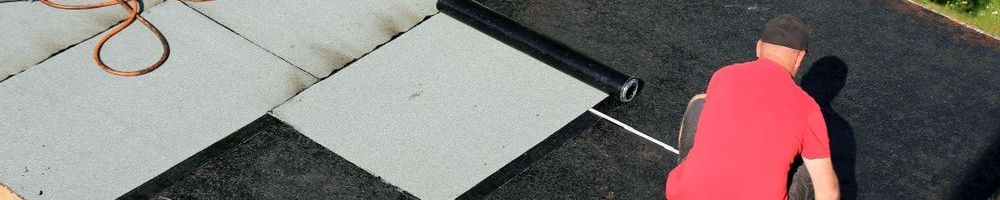 Nieuw bitumen leggen op bijgebouw Nieuw bitumen leggen op bijgebouw in Aalsmeer
